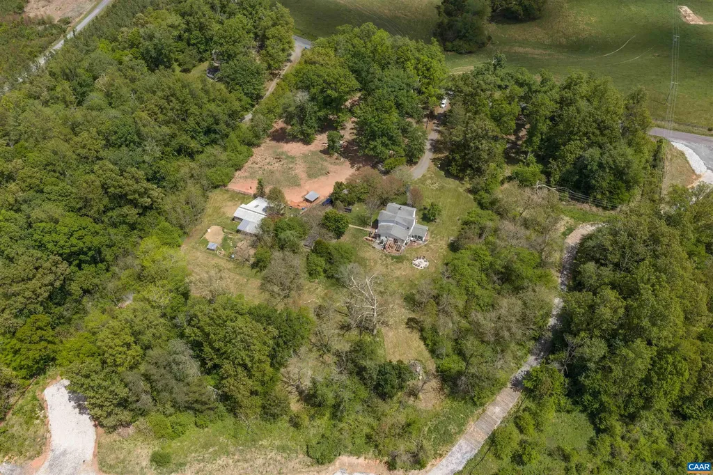 418 James River Road Scottsville VA 24590