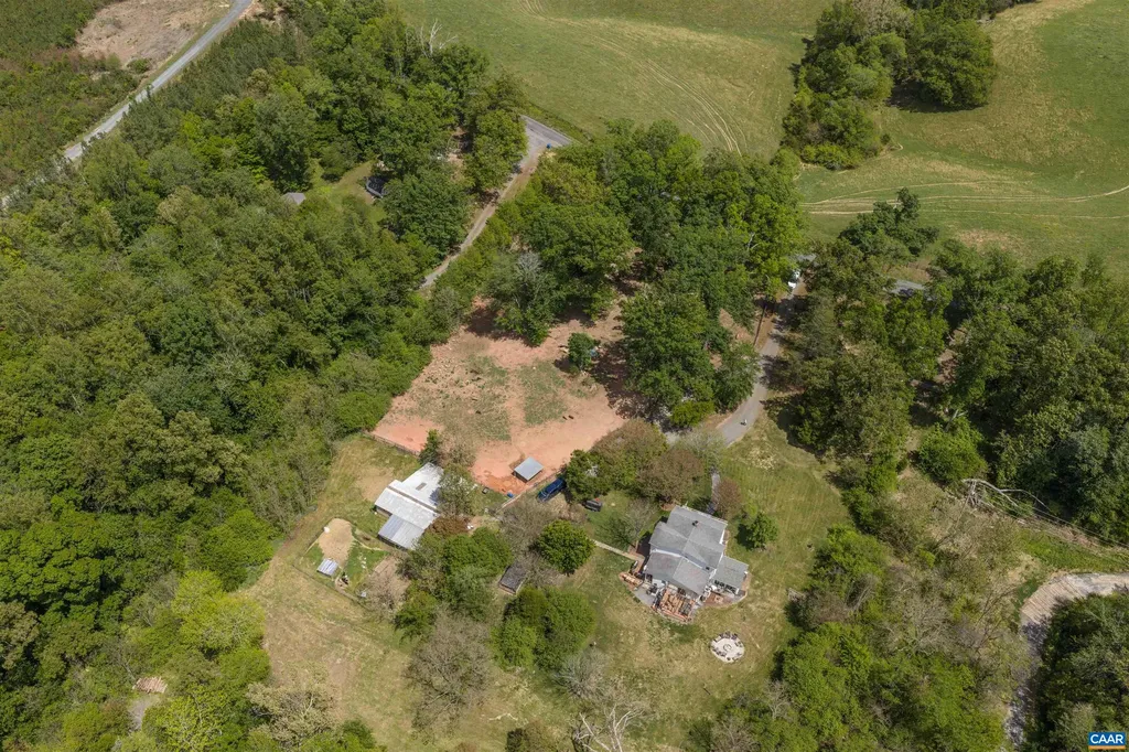 418 James River Road Scottsville VA 24590