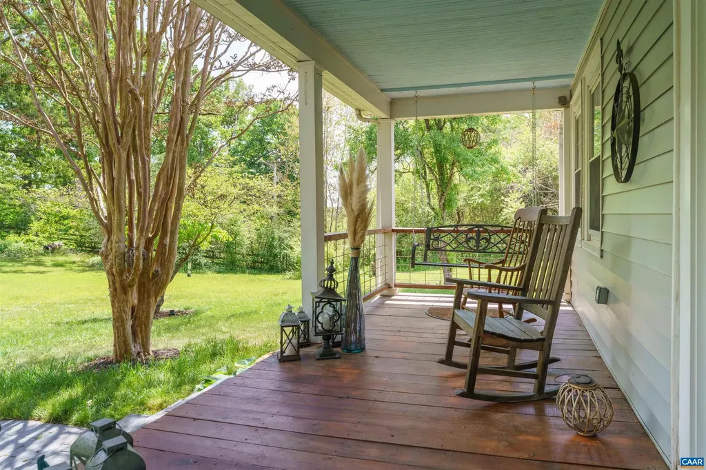 418 James River Road Scottsville VA 24590
