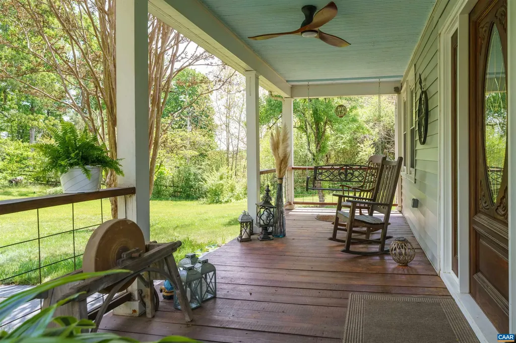 418 James River Road Scottsville VA 24590
