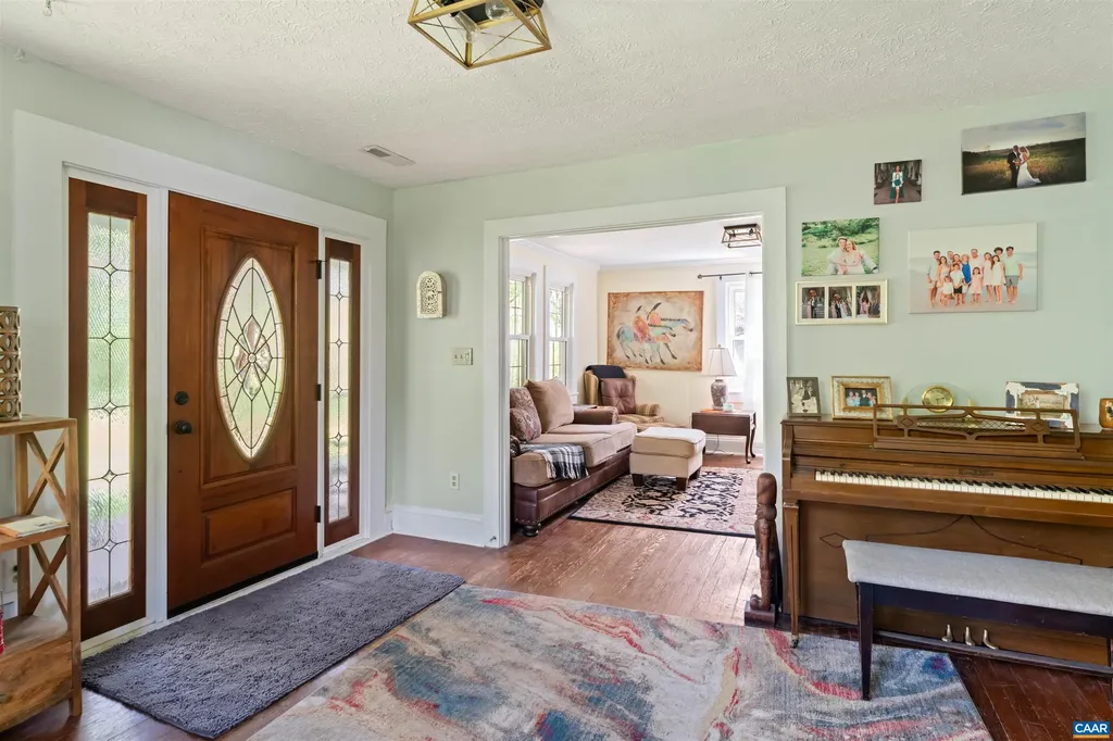 418 James River Road Scottsville VA 24590