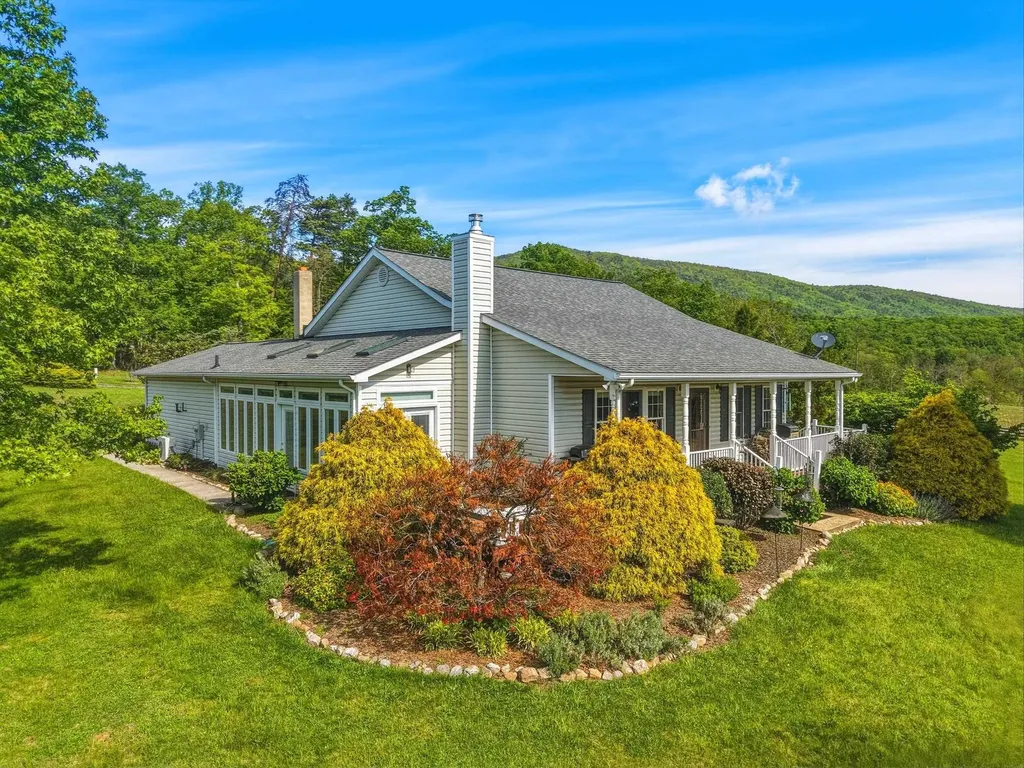 340 Nazareth Drive Fort Valley VA 22652