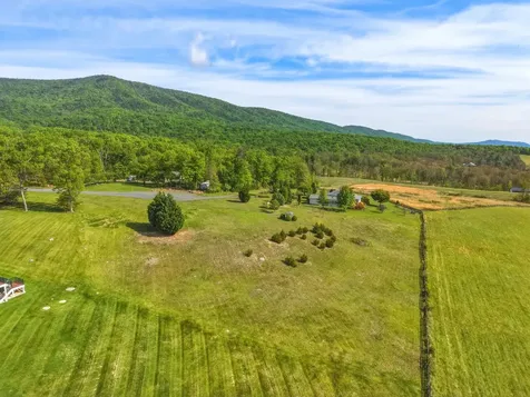 340 Nazareth Drive Fort Valley VA 22652