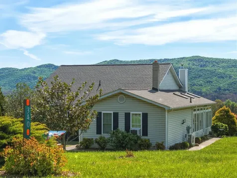 340 Nazareth Drive Fort Valley VA 22652