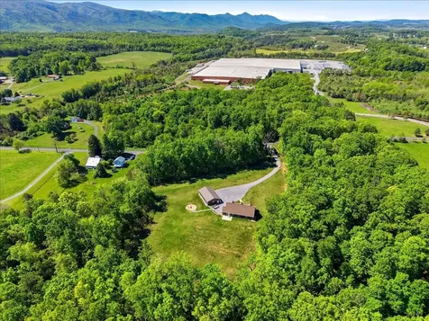 324 Lofton Road Raphine VA 24472