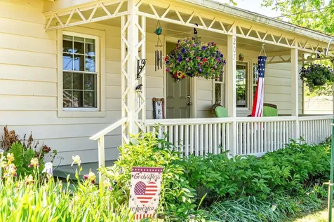 207 8th Street Grottoes VA 24441
