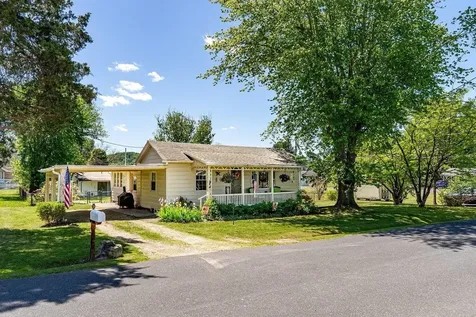 207 8th Street Grottoes VA 24441