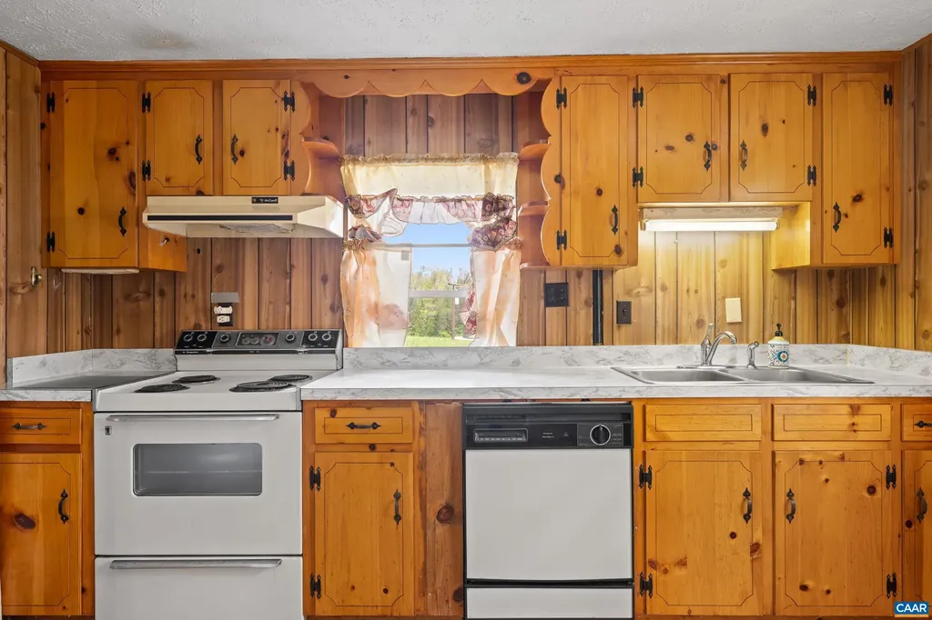 653 Celt Road Stanardsville VA 22973