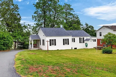 23 Montrose Drive Fishersville VA 22939
