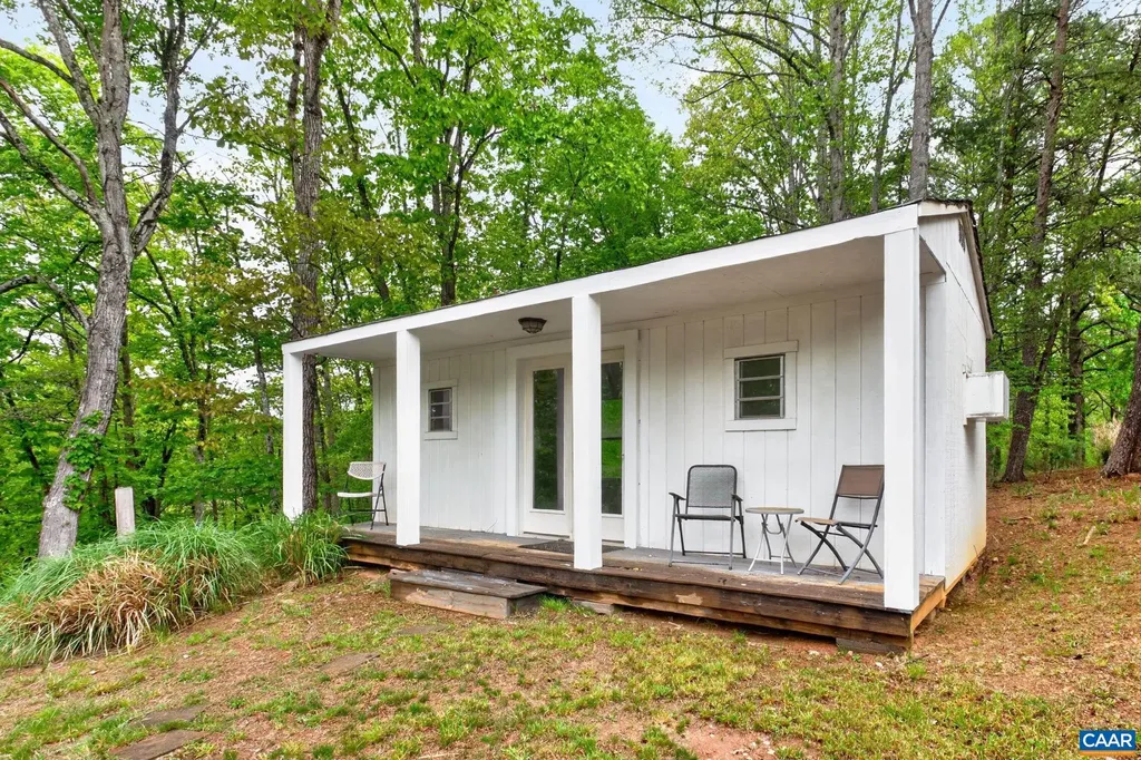 1206 South Keswick Drive Troy VA 22974