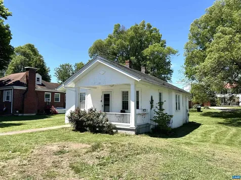 681 Sherwood Avenue Waynesboro VA 22980