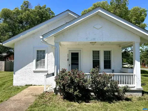 681 Sherwood Avenue Waynesboro VA 22980