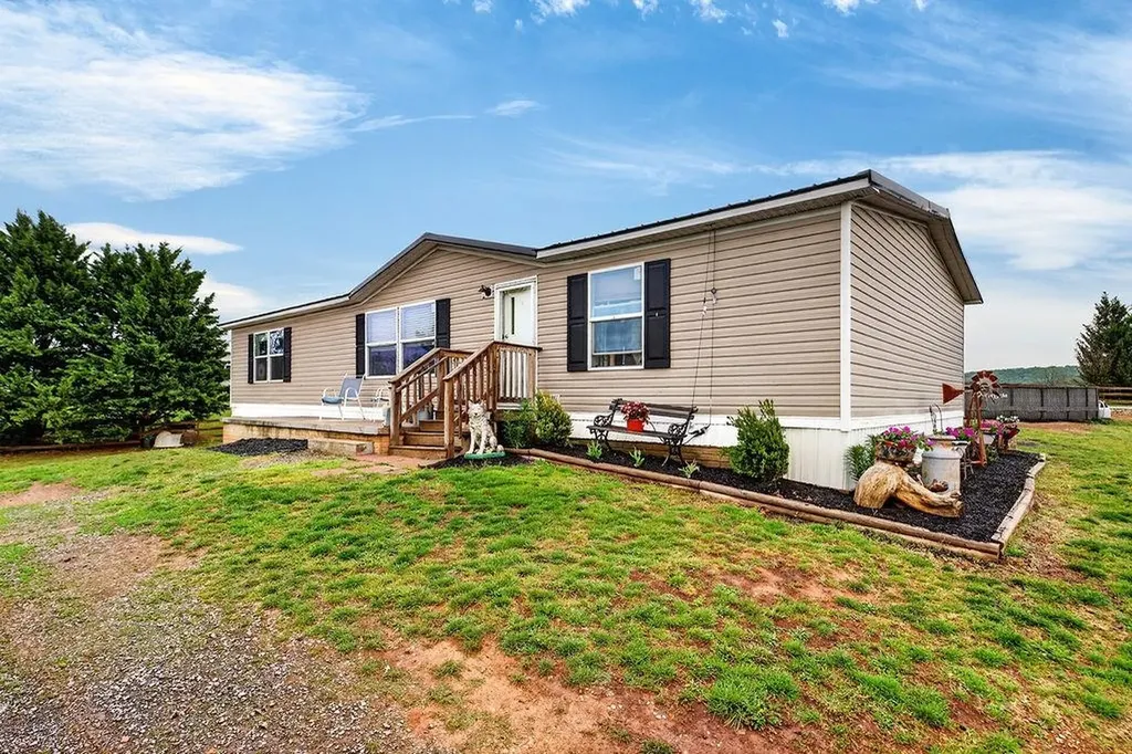 70 Middle Lane Road Grottoes VA 24441
