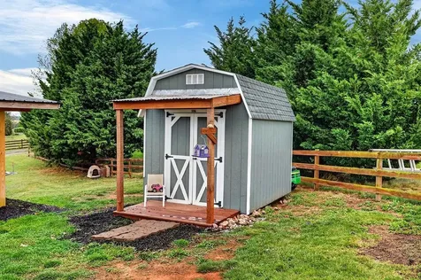 70 Middle Lane Road Grottoes VA 24441