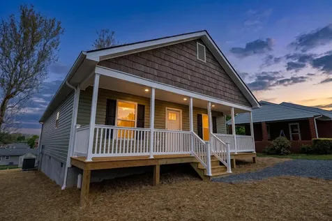 340 Fairfax Avenue W Elkton VA 22827