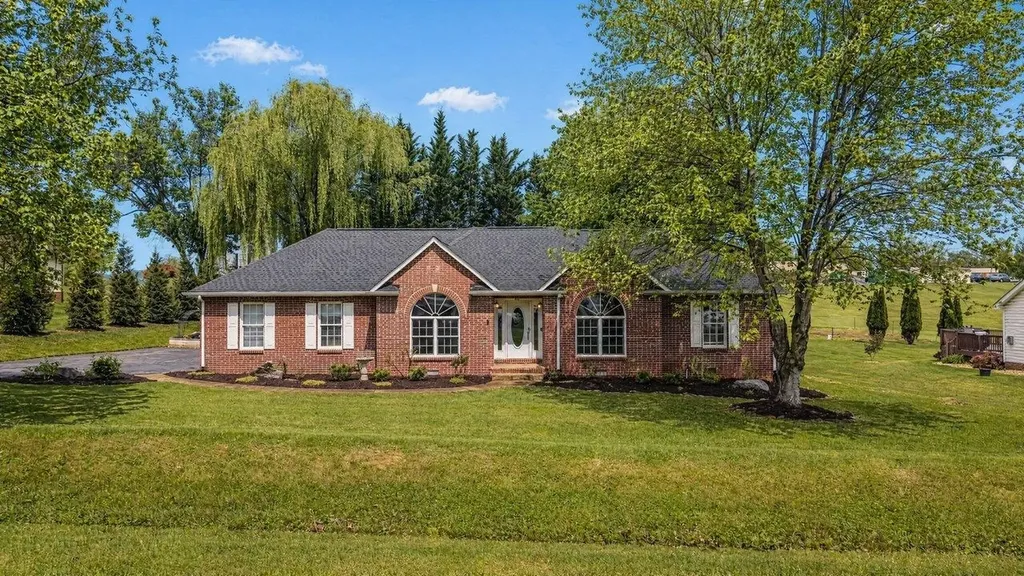20 Dirby Way Fishersville VA 22939