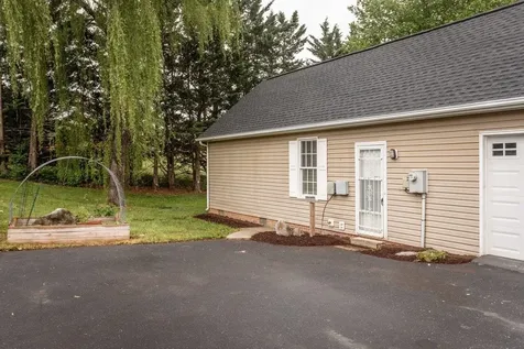 20 Dirby Way Fishersville VA 22939