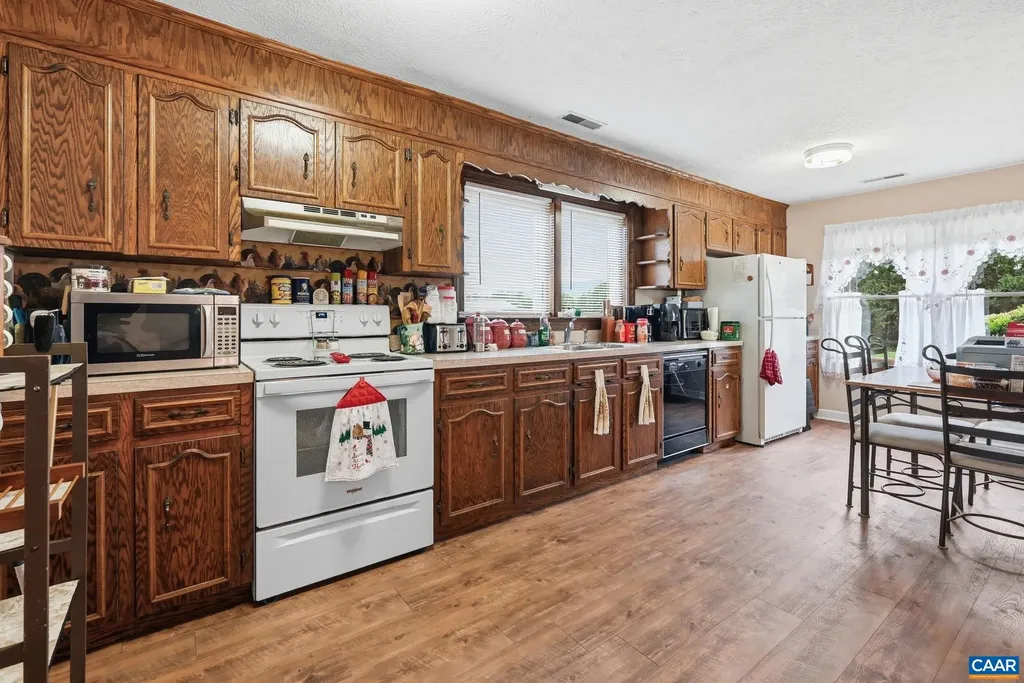 10002 Dyke Road Stanardsville VA 22973