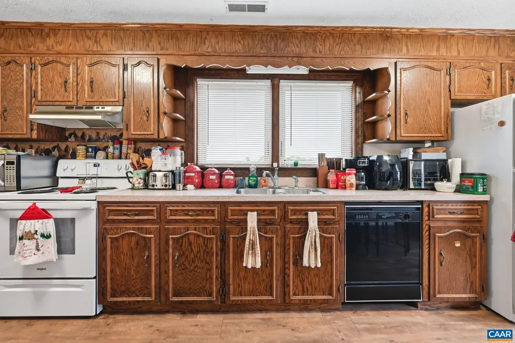 10002 Dyke Road Stanardsville VA 22973