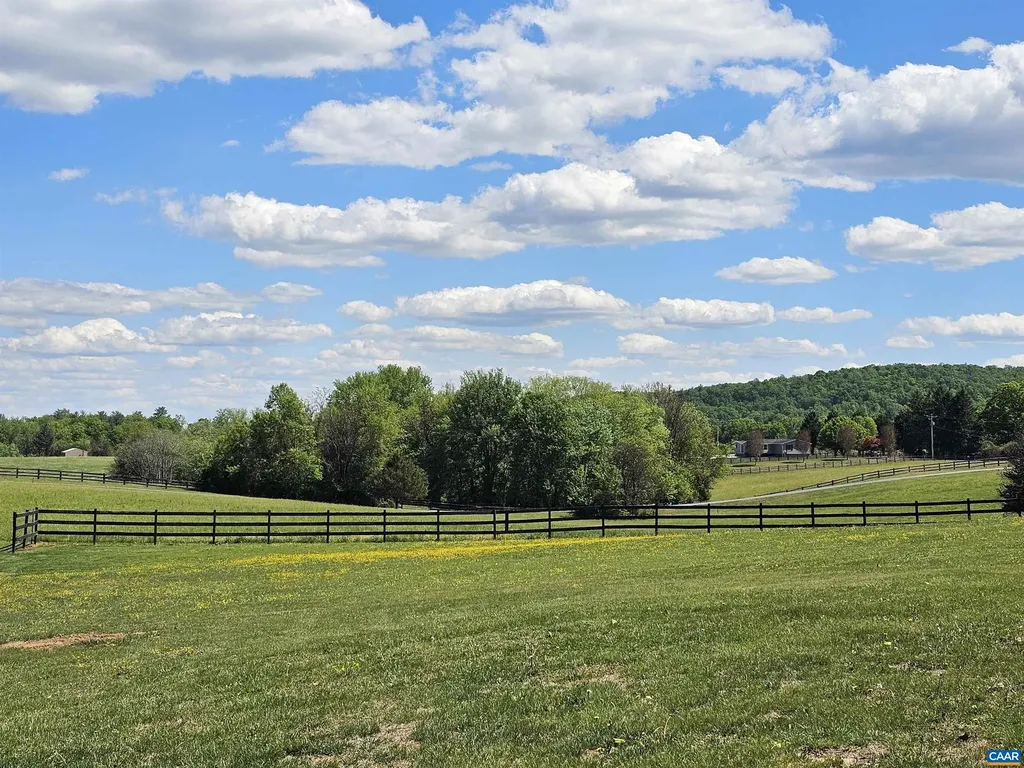 10002 Dyke Road Stanardsville VA 22973