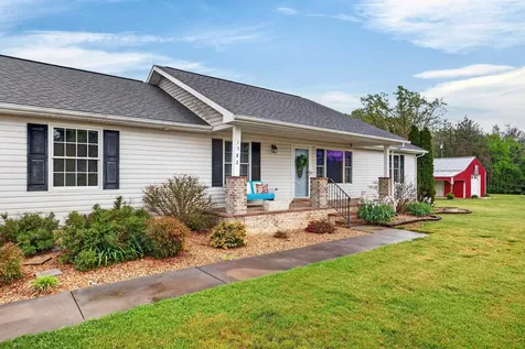 1582 Howardsville Turnpike Stuarts Draft VA 24477