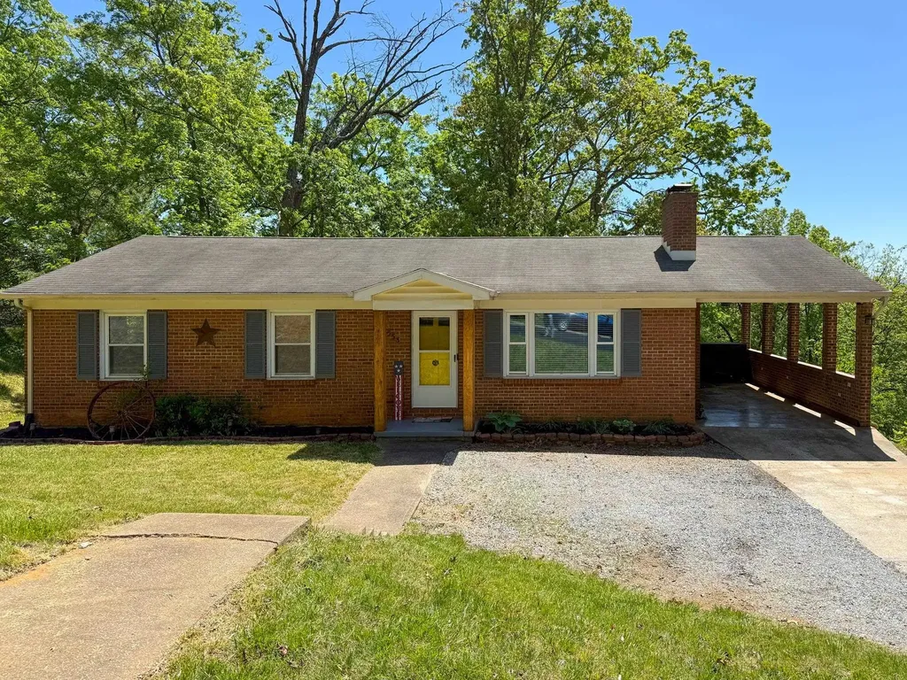 553 Hilltop Drive Staunton VA 24401