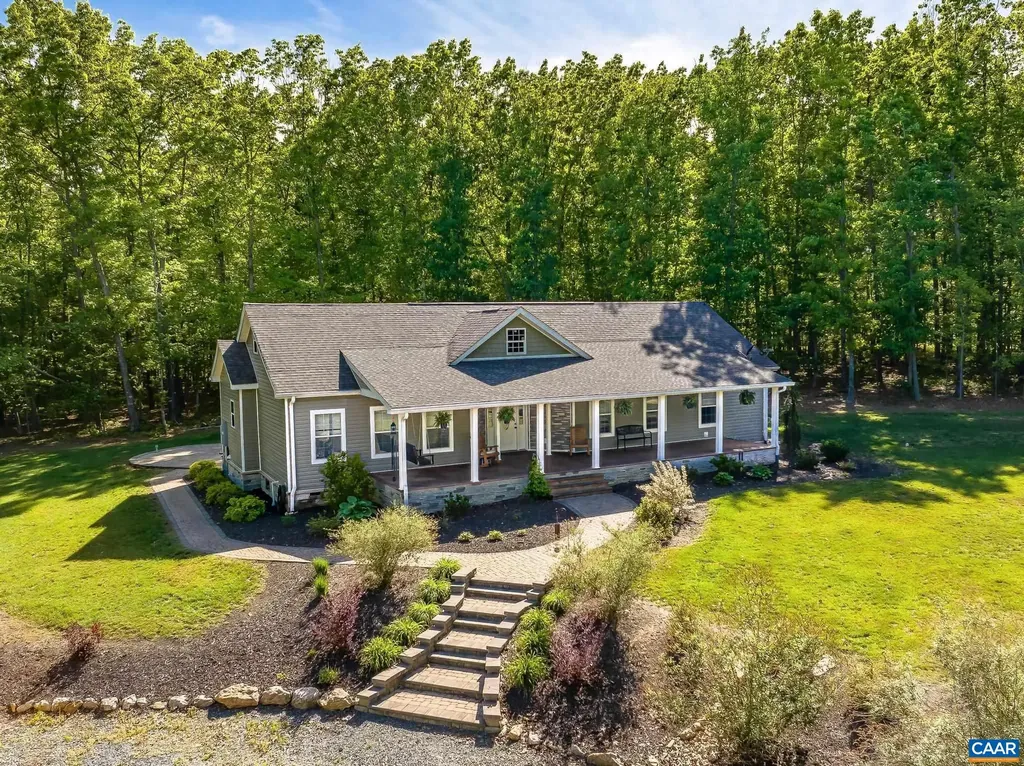 2016 Deep Creek Road Palmyra VA 22963