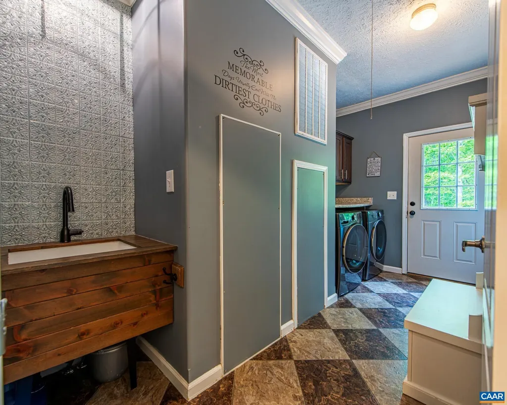 2016 Deep Creek Road Palmyra VA 22963