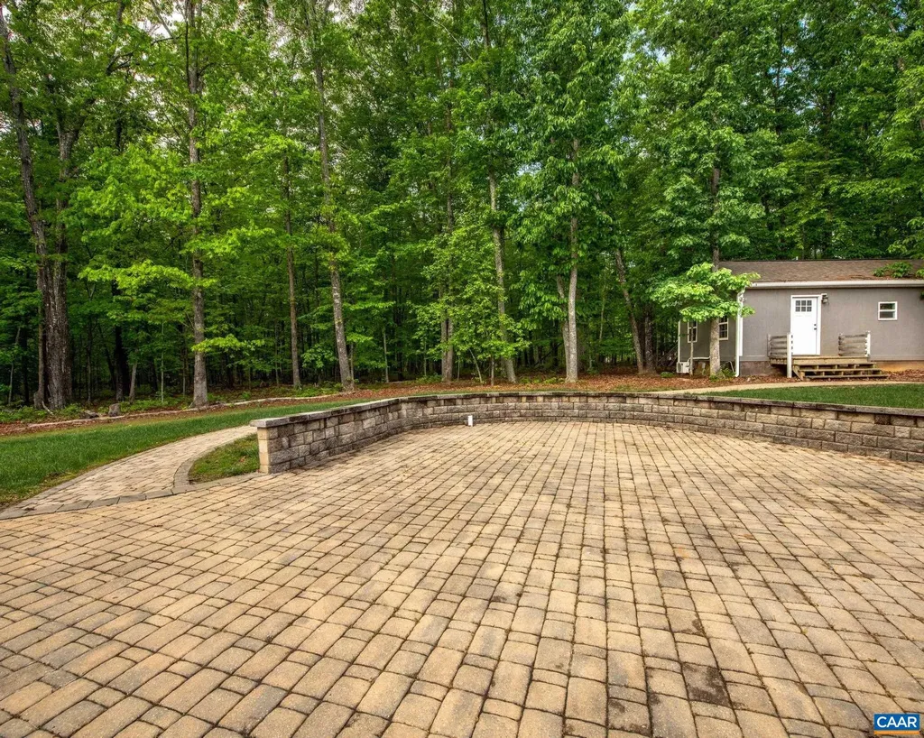 2016 Deep Creek Road Palmyra VA 22963