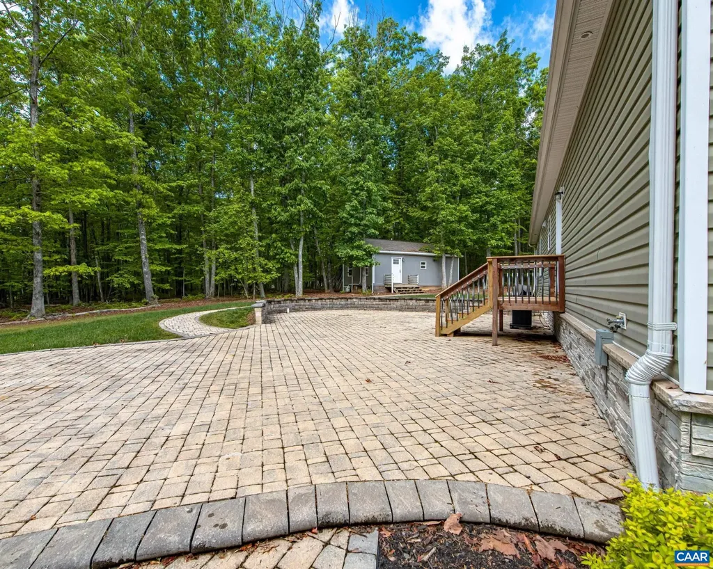 2016 Deep Creek Road Palmyra VA 22963
