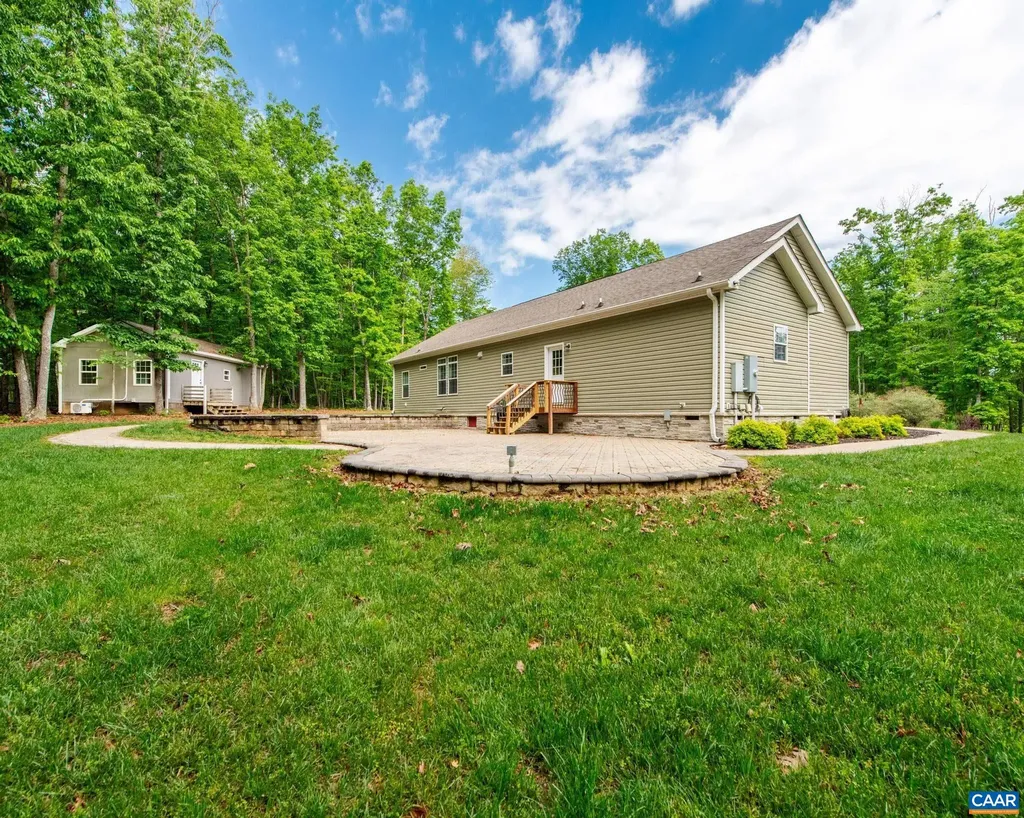 2016 Deep Creek Road Palmyra VA 22963