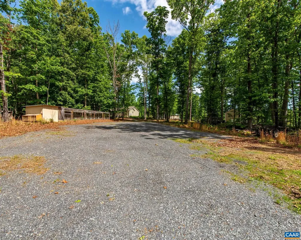 2016 Deep Creek Road Palmyra VA 22963