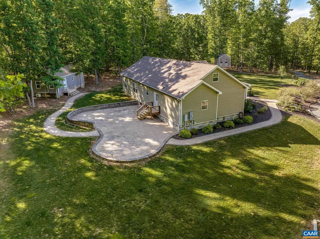 2016 Deep Creek Road Palmyra VA 22963