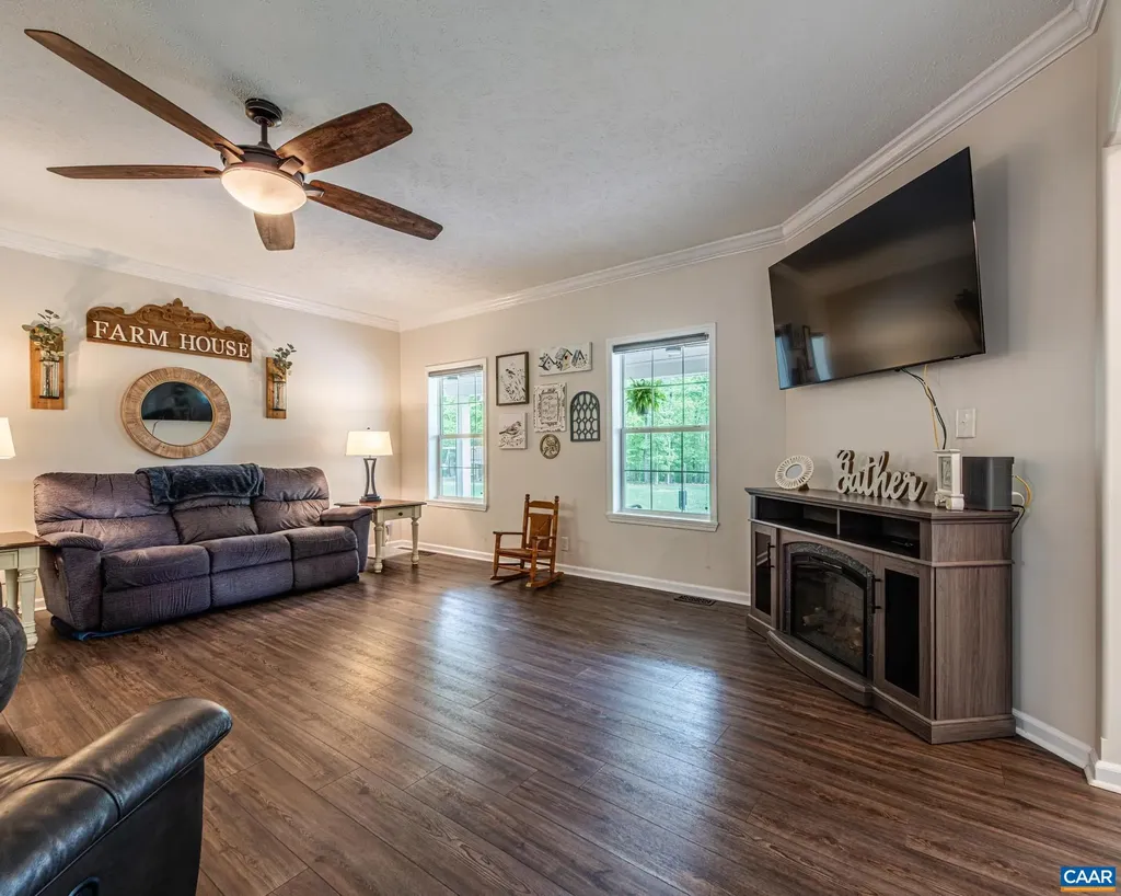 2016 Deep Creek Road Palmyra VA 22963