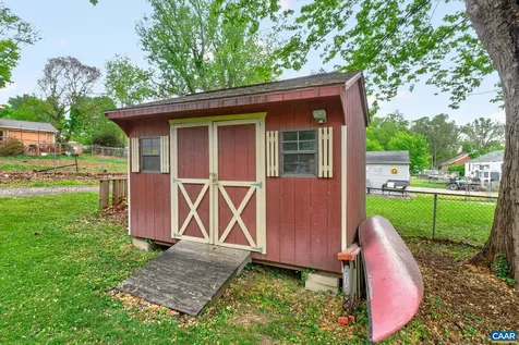 228 River Road Waynesboro VA 22980