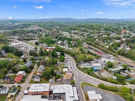 204 Hampton Street W Staunton VA 24401