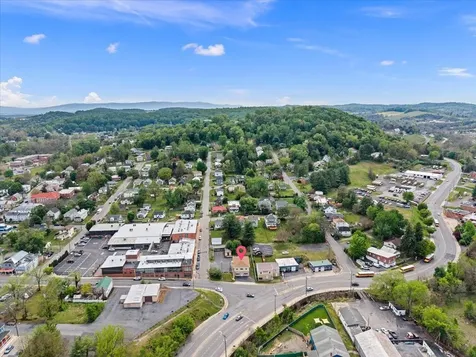204 Hampton Street W Staunton VA 24401