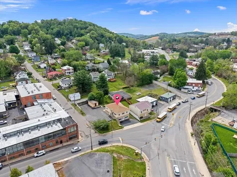 204 Hampton Street W Staunton VA 24401