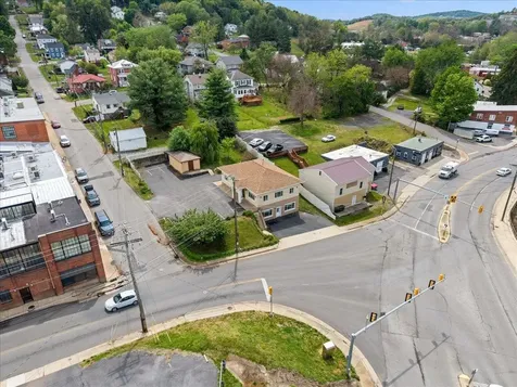 204 Hampton Street W Staunton VA 24401