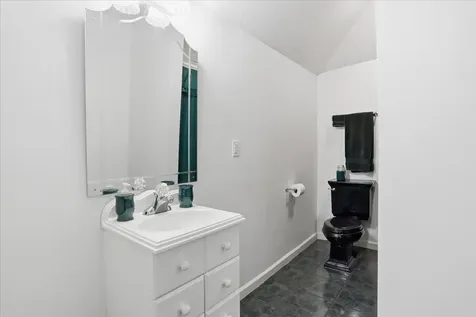 524 Mcdaniel Lane S Shenandoah VA 22849