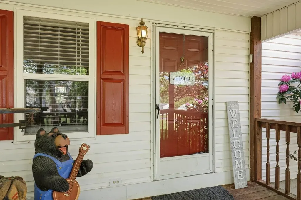 406 Trayfoot Road Grottoes VA 24441