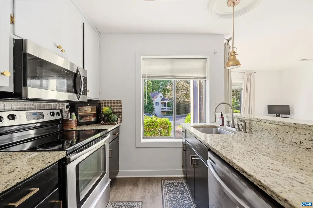 1241 Chatham Ridge Charlottesville VA 22901