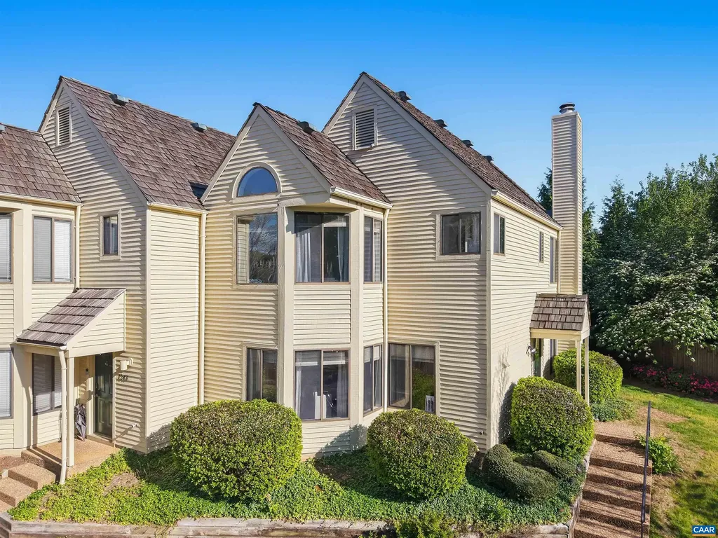 1241 Chatham Ridge Charlottesville VA 22901