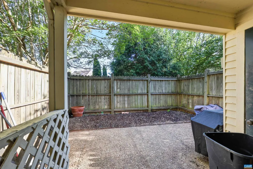 1241 Chatham Ridge Charlottesville VA 22901