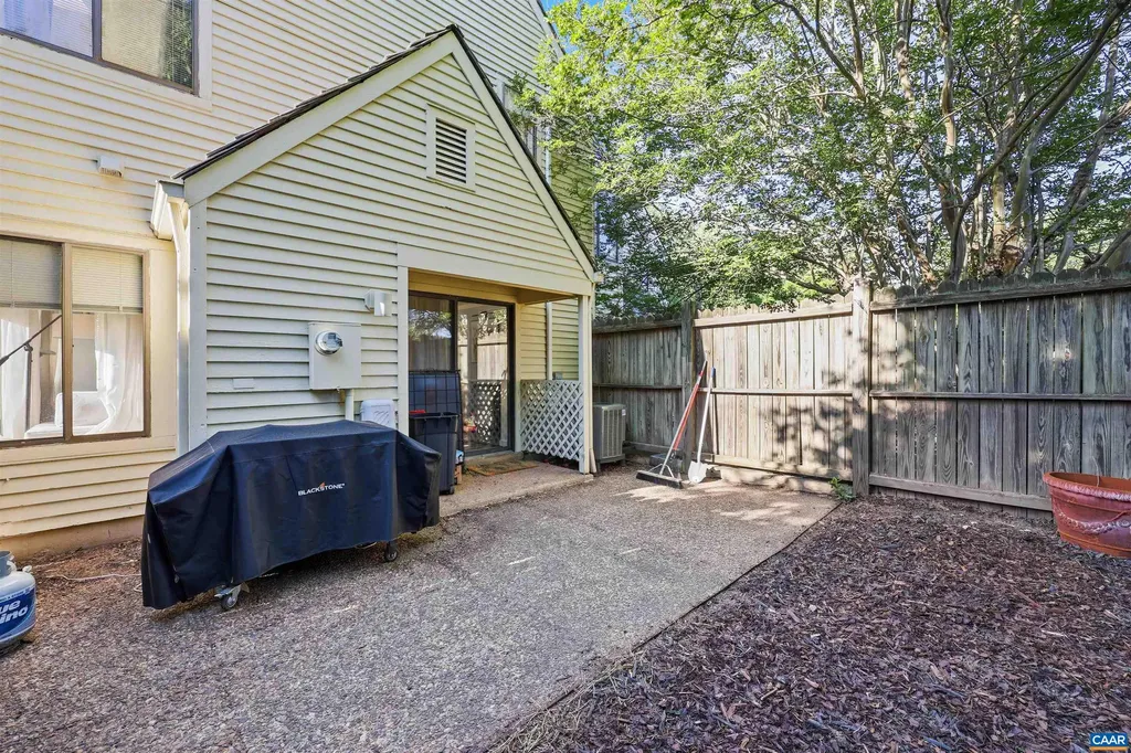 1241 Chatham Ridge Charlottesville VA 22901
