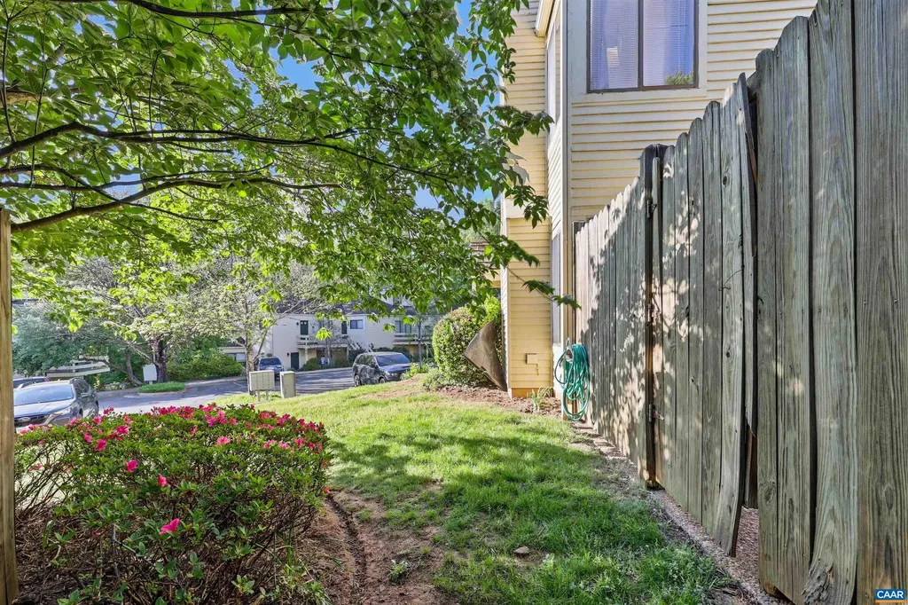 1241 Chatham Ridge Charlottesville VA 22901