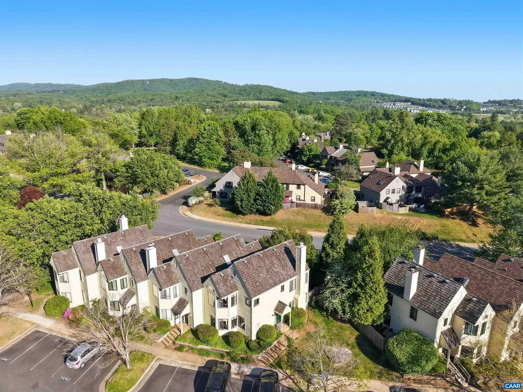 1241 Chatham Ridge Charlottesville VA 22901