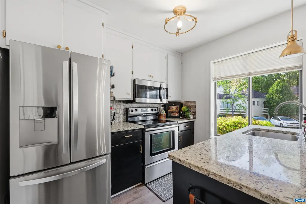 1241 Chatham Ridge Charlottesville VA 22901
