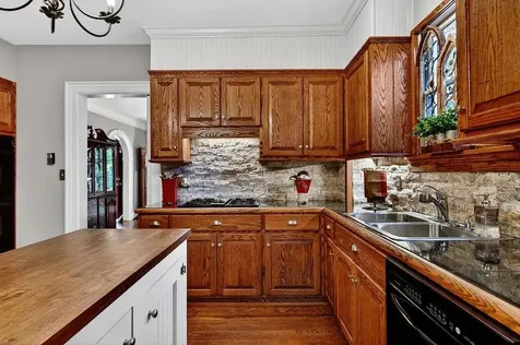 552 Chestnut Avenue Waynesboro VA 22980