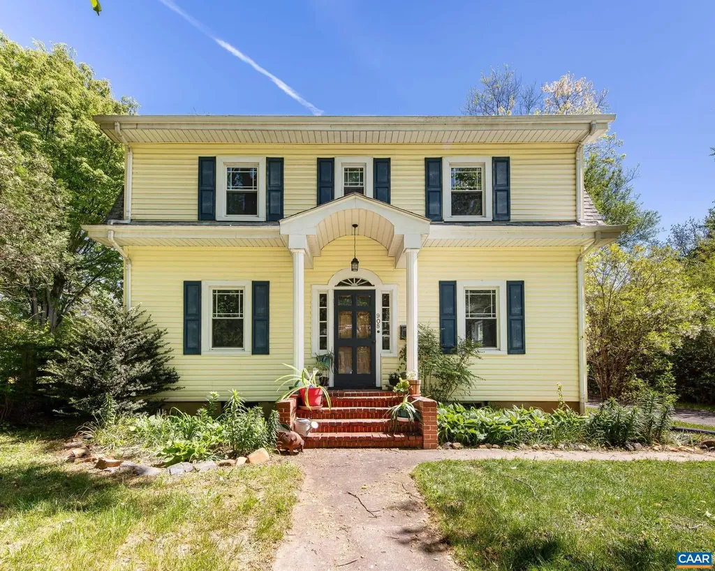 908 Woodrow Avenue Waynesboro VA 22980